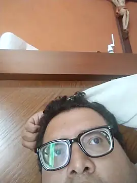 Snapshot of Santiagoqro85 chatting on 10.30.25 Santiagoqro85 online show from 10.30.25