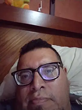 Snapshot of Santiagoqro85 chatting on 11.27.25 Santiagoqro85 online show from 11.27.25