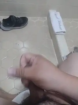 Snapshot of Santiagoqro85 chatting on 12.17.25 Santiagoqro85 online show from 12.17.25