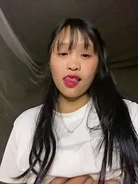 Snapshot of mika-bae chatting on 09.23.25 mika-bae online show from 09.23.25