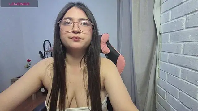 Snapshot of valentinauwu chatting on 03.27.26 valentinauwu online show from 03.27.26