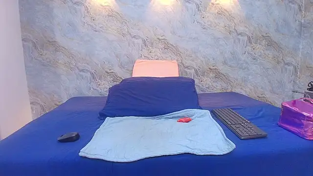 Snapshot of abbyrouss_ chatting on 10.30.25 abbyrouss online show from 10.30.25