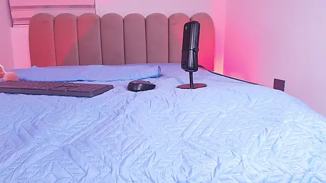 Snapshot of abbyrouss_ chatting on 11.21.25 abbyrouss online show from 11.21.25