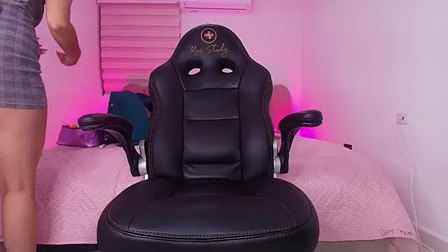 Snapshot of abbyrouss_ chatting on 11.22.25 abbyrouss online show from 11.22.25