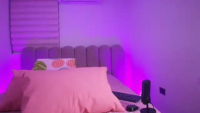 Snapshot of abbyrouss_ chatting on 11.28.25 abbyrouss online show from 11.28.25