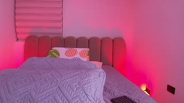 Snapshot of abbyrouss_ chatting on 11.29.25 abbyrouss online show from 11.29.25