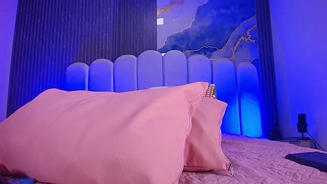 Snapshot of abbyrouss_ chatting on 12.04.25 abbyrouss online show from 12.04.25