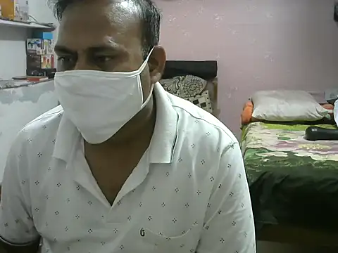 Snapshot of Famit025 chatting on 02.14.26 Famit025 online show from 02.14.26