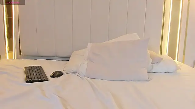 naughtyrose vc online show from 04.18.26