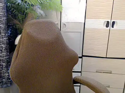 Snapshot of cutie_milker chatting on 02.25.26 cutie milker online show from 02.25.26