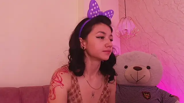 april bennett online show from 11.22.25