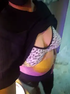 Snapshot of hottie_jenny9 chatting on 09.19.25 hottie jenny9 online show from 09.19.25