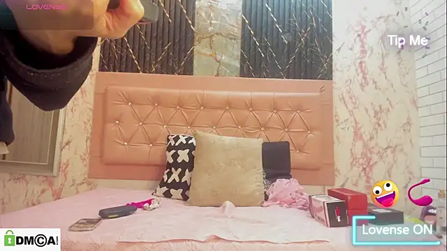 Caroline daring online show from 01.13.26