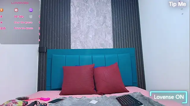 Caroline daring online show from 02.26.26