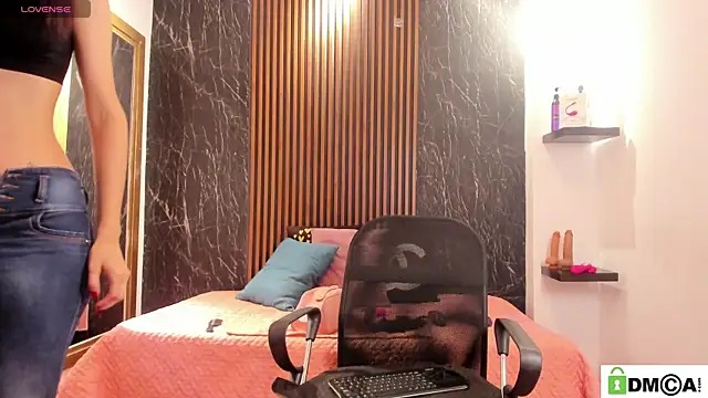 Snapshot of Caroline_daring chatting on 06.29.26 Caroline daring online show from 06.29.26