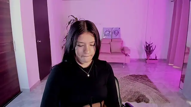 Snapshot of Candy_fox_19 chatting on 12.19.25 Candy fox 19 online show from 12.19.25