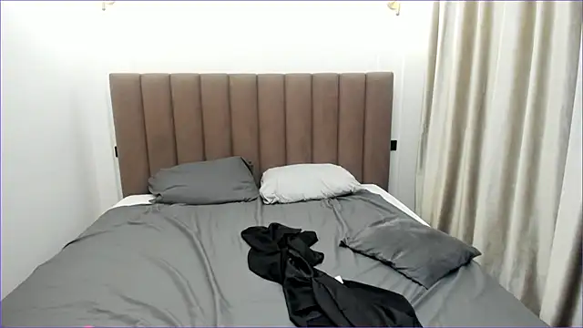 Snapshot of Maakimita chatting on 11.25.25 Maakimita online show from 11.25.25