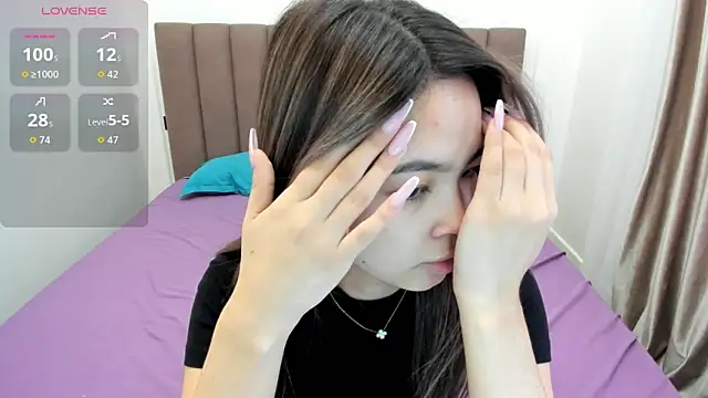 Snapshot of Maakimita chatting on 12.14.25 Maakimita online show from 12.14.25