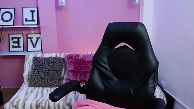 KendallWood  online show from 11.26.25