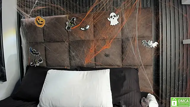 Snapshot of Sussy_Vixen chatting on 10.24.25 Sussy Vixen online show from 10.24.25