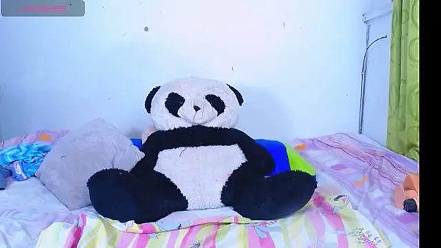 Snapshot of Gracce-Smith chatting on 11.23.25 Gracce-Smith online show from 11.23.25