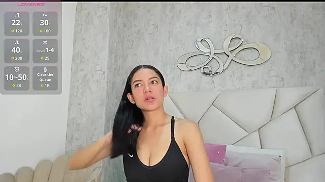 Snapshot of Skylerwhite02 chatting on 12.18.25 Skylerwhite02 online show from 12.18.25