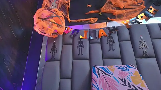 kissme luna online show from 10.29.25