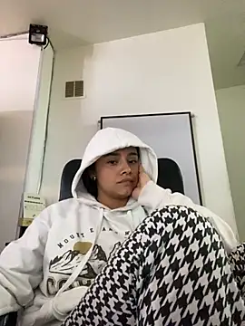 Snapshot of MarilynWhite_ chatting on 10.22.25 MarilynWhite online show from 10.22.25