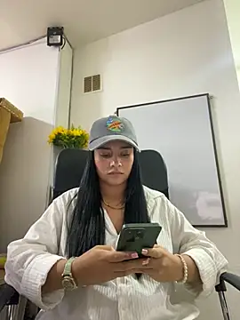 Snapshot of MarilynWhite_ chatting on 10.25.25 MarilynWhite online show from 10.25.25