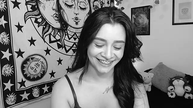 Snapshot of MarilynWhite_ chatting on 10.28.25 MarilynWhite online show from 10.28.25