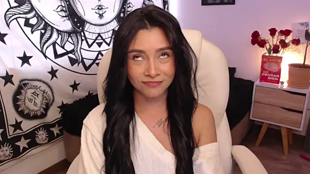 Snapshot of MarilynWhite_ chatting on 11.05.25 MarilynWhite online show from 11.05.25