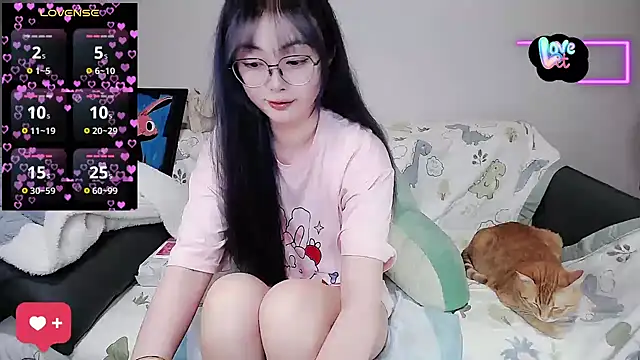 Snapshot of baby-yaya20 chatting on 10.30.25 baby-yaya20 online show from 10.30.25