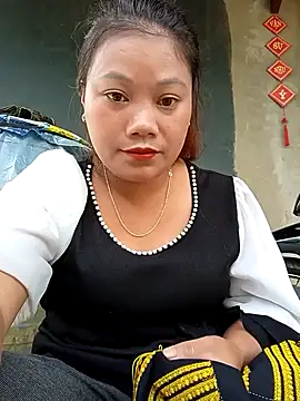 Snapshot of maymancute chatting on 10.30.25 maymancute online show from 10.30.25