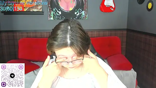 Mila  Cutee online show from 10.18.25