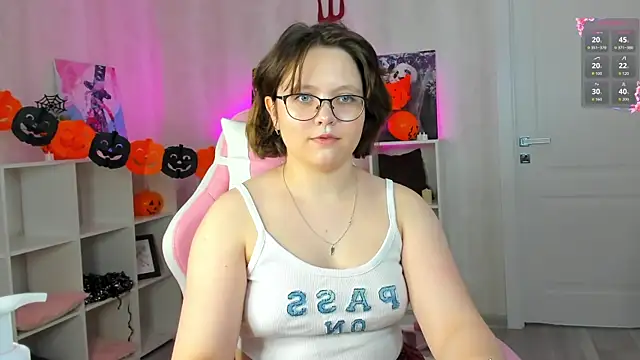 Mila  Cutee online show from 11.04.25