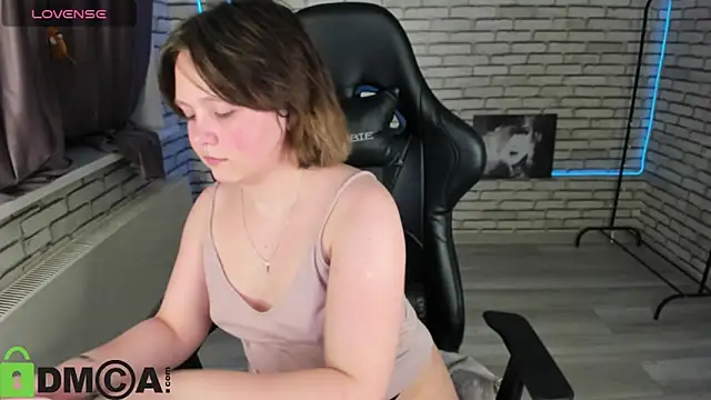 Mila  Cutee online show from 11.26.25