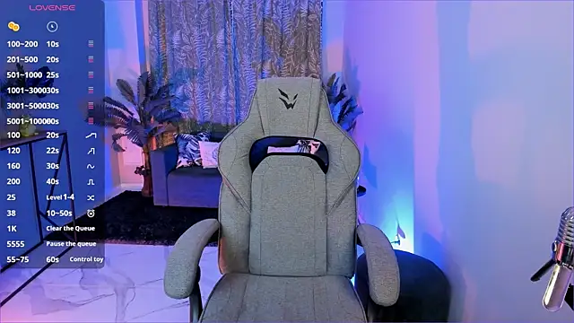 FlexyFox online show from 12.18.25