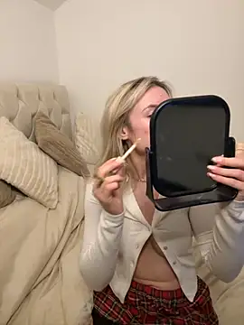 SexySaraxxoo online show from 10.21.25