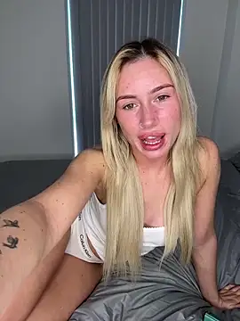 Snapshot of SexySaraxxoo chatting on 03.15.26 SexySaraxxoo online show from 03.15.26