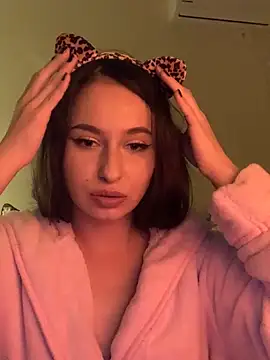 Snapshot of SunnyDane chatting on 10.29.25 SunnyDane online show from 10.29.25