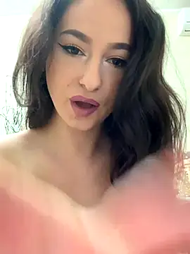 Snapshot of SunnyDane chatting on 11.10.25 SunnyDane online show from 11.10.25