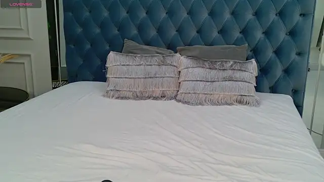 Snapshot of SunnyDane chatting on 12.03.25 SunnyDane online show from 12.03.25