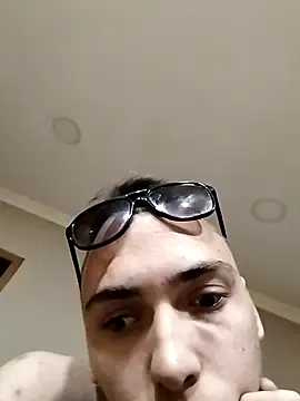 Strawboyy online show from 10.30.25