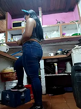 Snapshot of girlpee chatting on 11.03.25 girlpee online show from 11.03.25