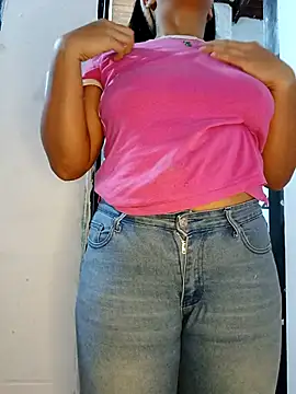 Snapshot of girlpee chatting on 11.24.25 girlpee online show from 11.24.25