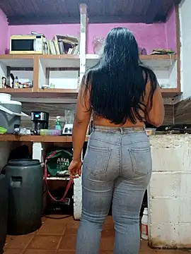 Snapshot of girlpee chatting on 11.27.25 girlpee online show from 11.27.25