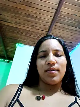 Snapshot of girlpee chatting on 12.01.25 girlpee online show from 12.01.25