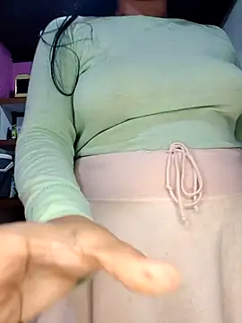 Snapshot of girlpee chatting on 12.02.25 girlpee online show from 12.02.25