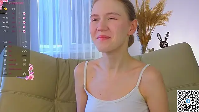 Snapshot of Succubelle chatting on 11.07.25 Succubelle online show from 11.07.25