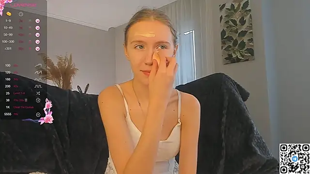 Snapshot of Succubelle chatting on 11.17.25 Succubelle online show from 11.17.25